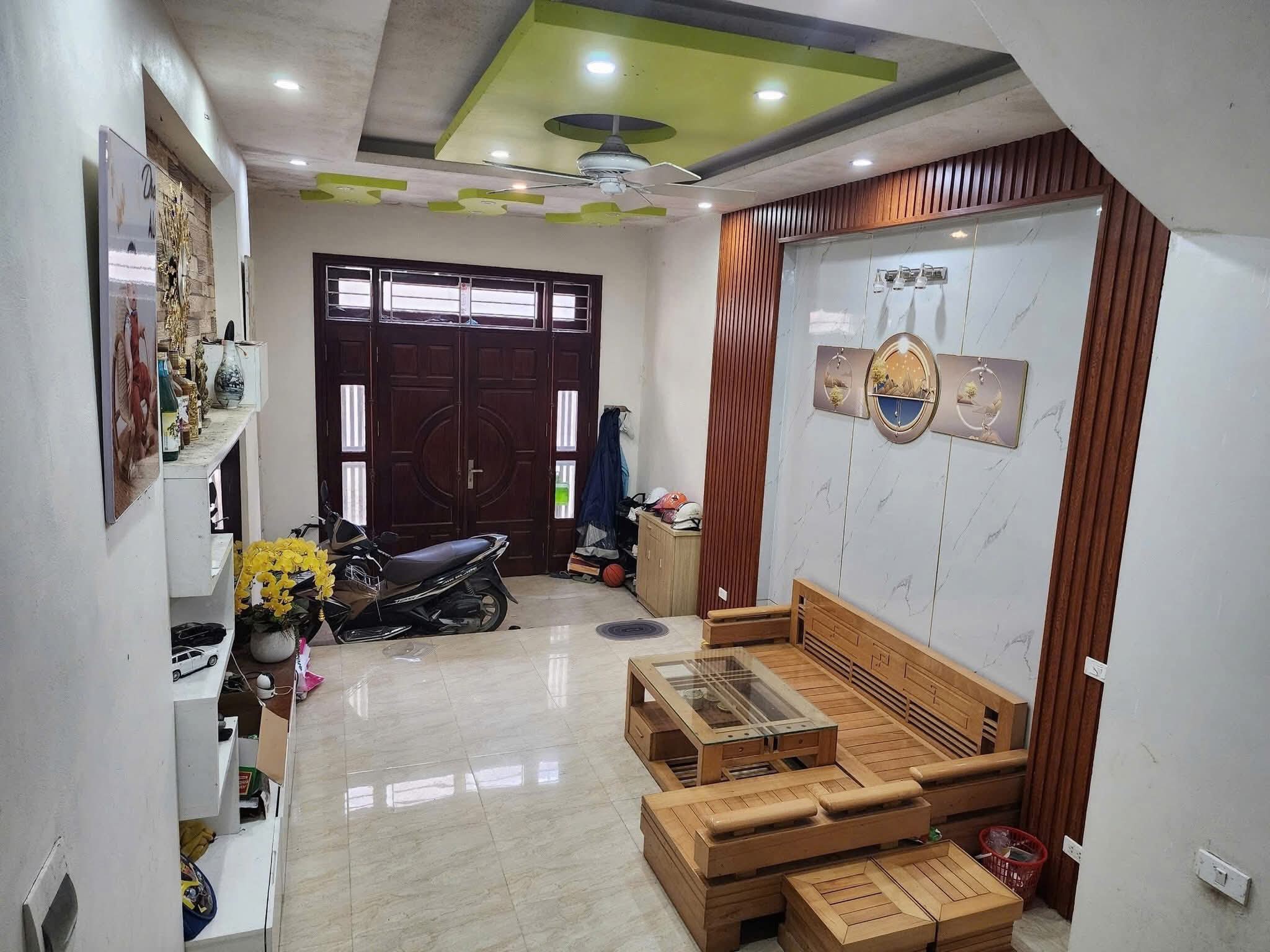 Cho thuê nhà nguyên căn ngõ 110 Nguyễn hoàng tôn, Xuân la, Tây hồ - Ảnh chính
